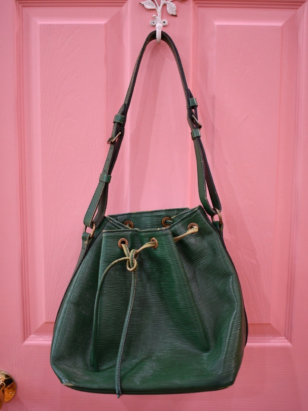 Louis Vuitton Green Epi Leather Drawstring Bucket Shoulder Bag - Picture 2 of 11